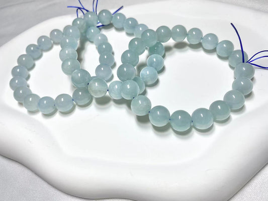 Aquamarine Meaning & Healing Benefits: Calming Crystal for Clarity & Communication